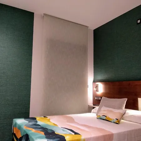 Canton Plaza بيت ضيافة Hospital de Órbigo